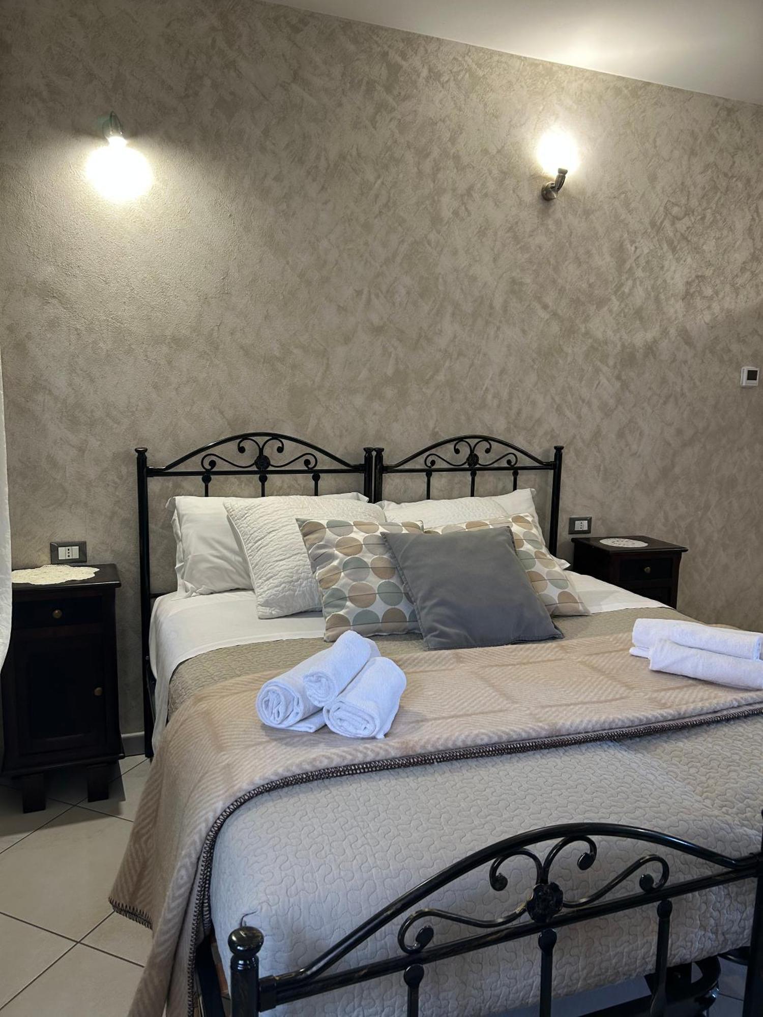 Rocche Di Montexelo - Green Key Apartments & Spa Monticello d'Alba Екстер'єр фото
